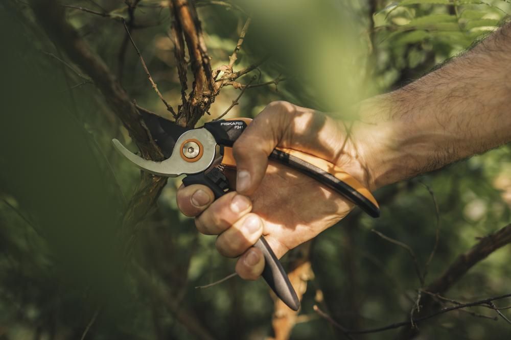 Produktbild Fiskars Bypass Gartenschere L P341 Solid mit 20 mm Schnittleistung bild 2