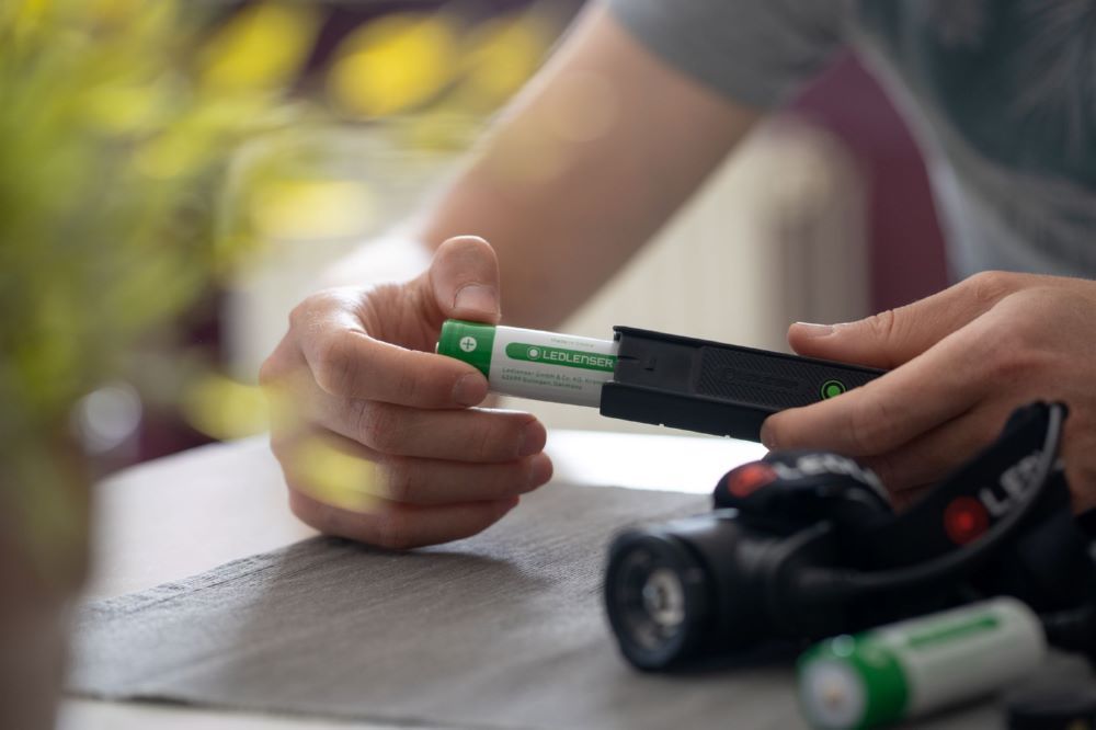 Produktbild Ledlenser Powerbank Flex 5 mit einem herausnehmbaren 21700 Akku bild 3