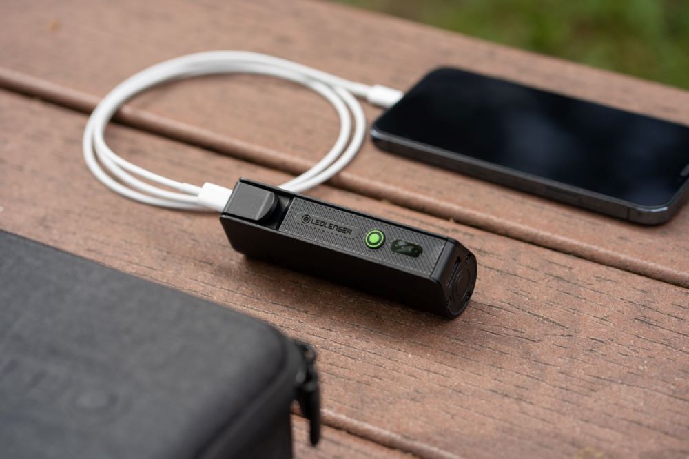 Produktbild Ledlenser Powerbank Flex 5 mit einem herausnehmbaren 21700 Akku bild 4
