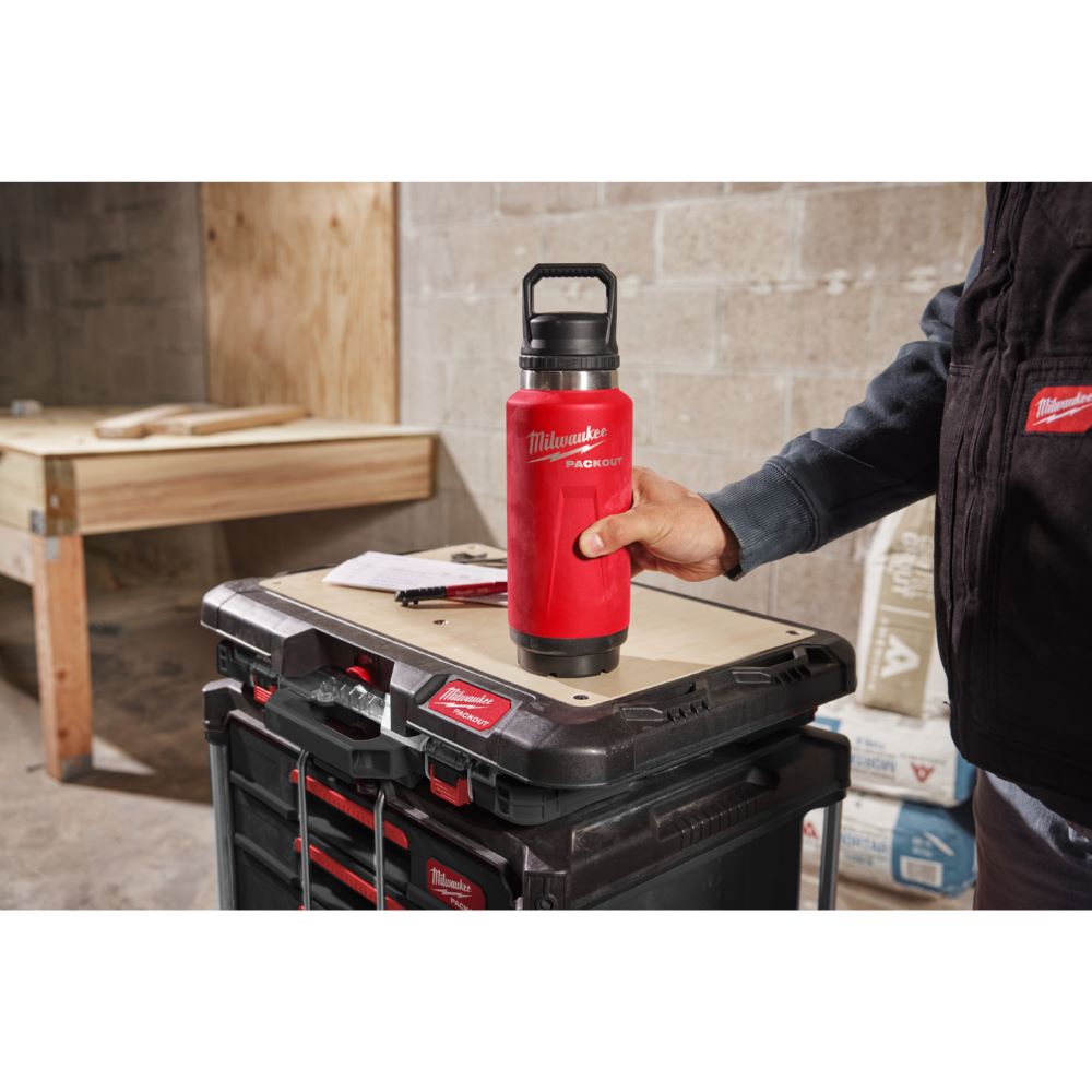 Produktbild Milwaukee Elektrowerkzeuge PACKOUT Thermosflasche 1065 ml mit Schraubdeckel rot bild 4