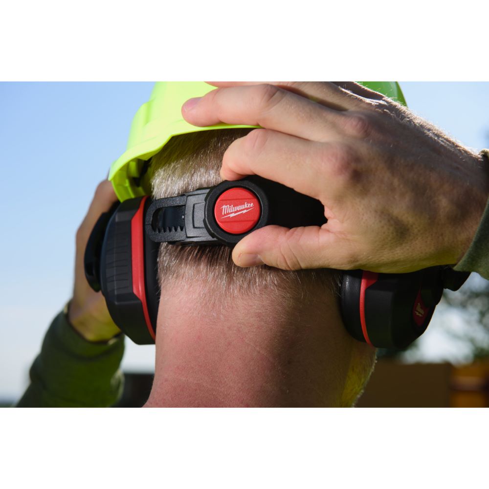 Produktbild Milwaukee Elektrowerkzeuge Industrieschutzhelm Bolt 100 unbelüfted Hi Vis gelb bild 2