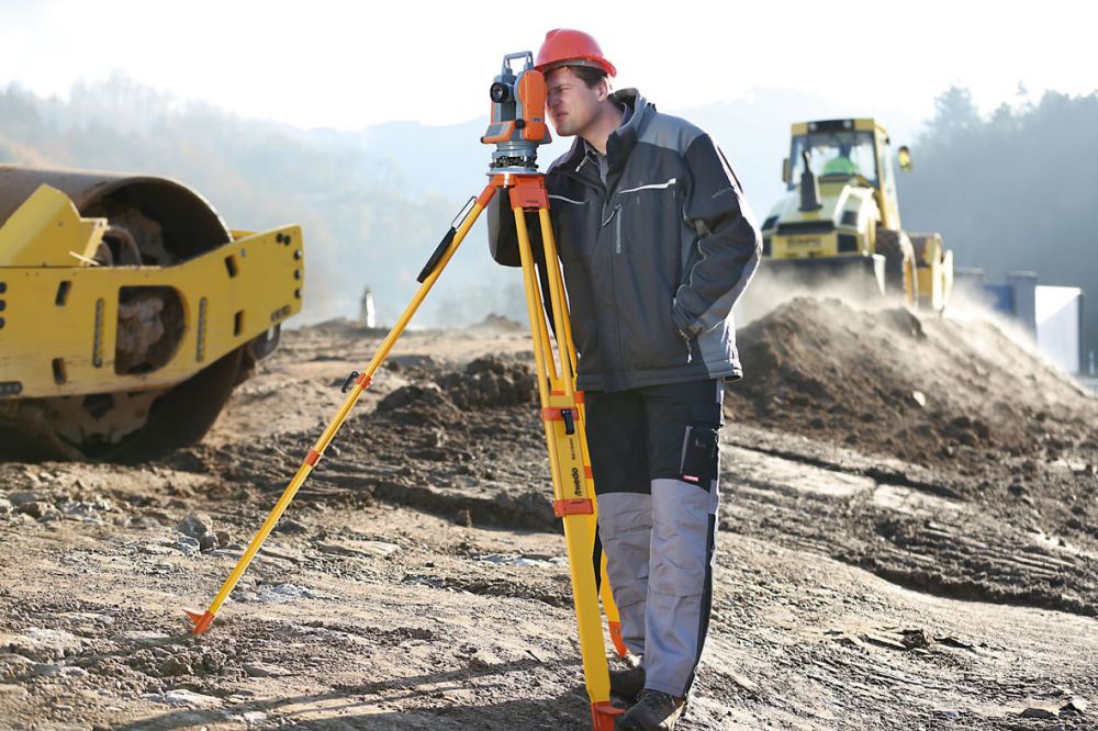 Produktbild Nedo Stativ Holz Höhe: 1,02m - 1,69m fl. Kopf / ISO 12858-2-H schwere Ausführung bild 2