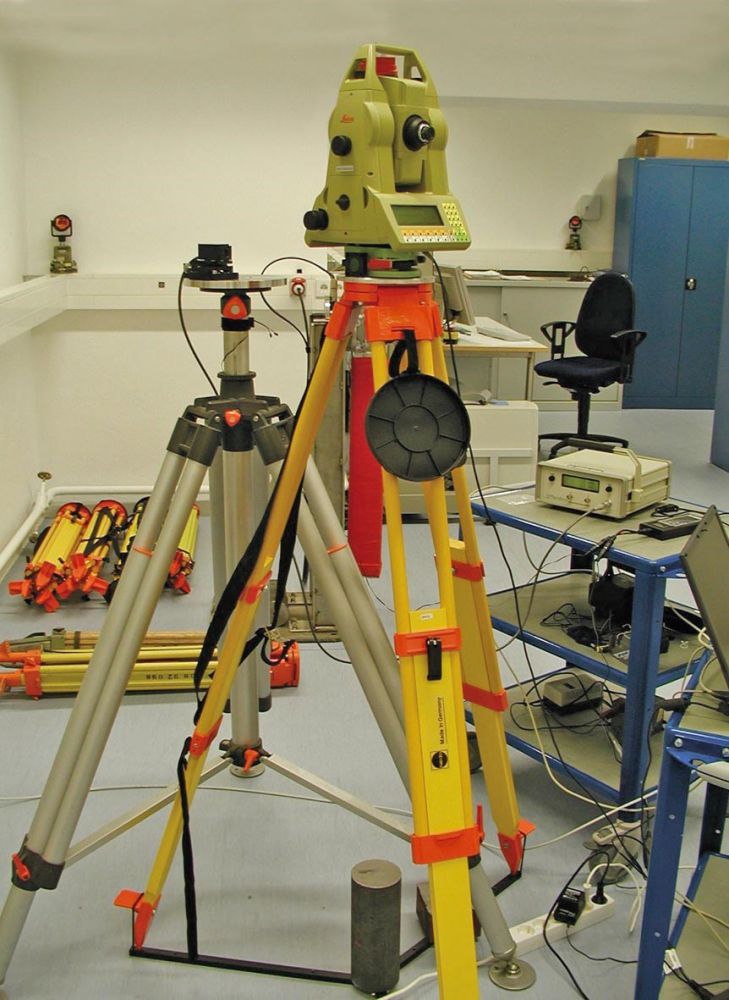 Produktbild Nedo Stativ Holz Höhe: 1,05m - 1,70m flach.Kopf / ISO 12858-2-H schw. Ausf. / Fußklem bild 2