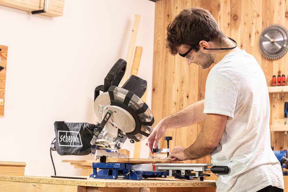 Produktbild Scheppach Kapp-Zug-Gehrungssäge HM216SPX inklusive 2 Sägeblatter bild 2