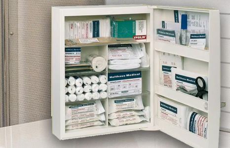 Produktbild arbeitskleidung schutz betrieblicher arbeitsschutz medikamentenschraenke teaser