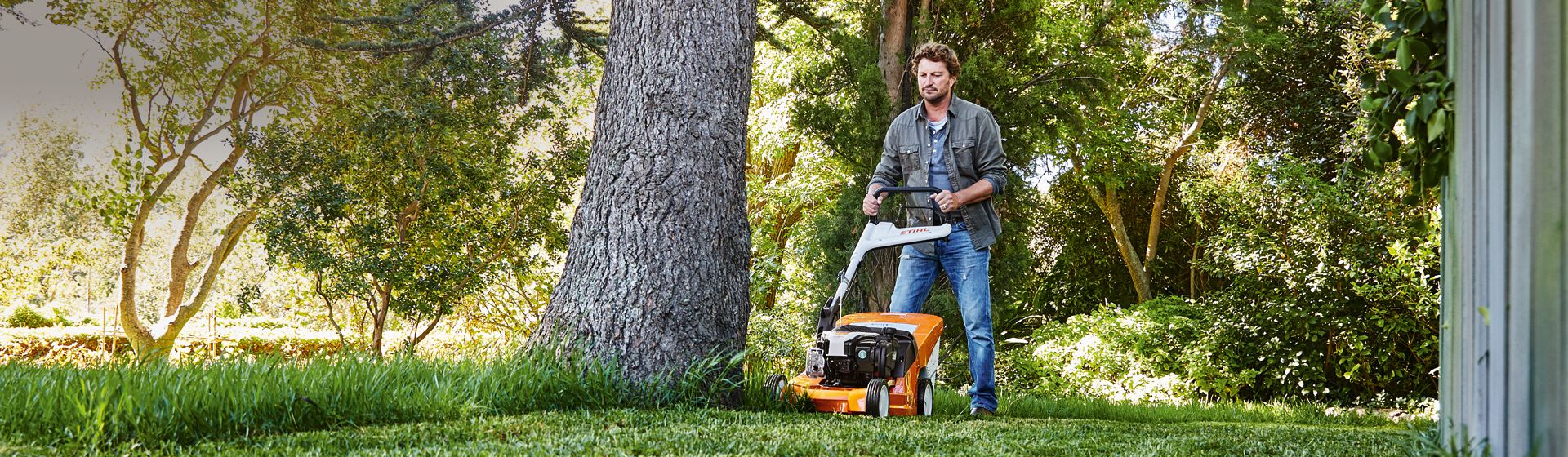 Stihl Rasenmäher in Aktion bild