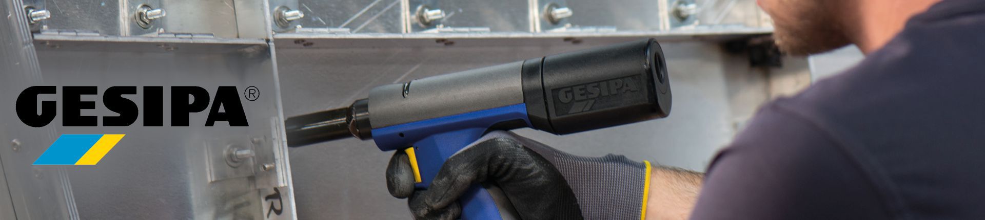 Bild Gesipa Blindnietgerät in Aktion