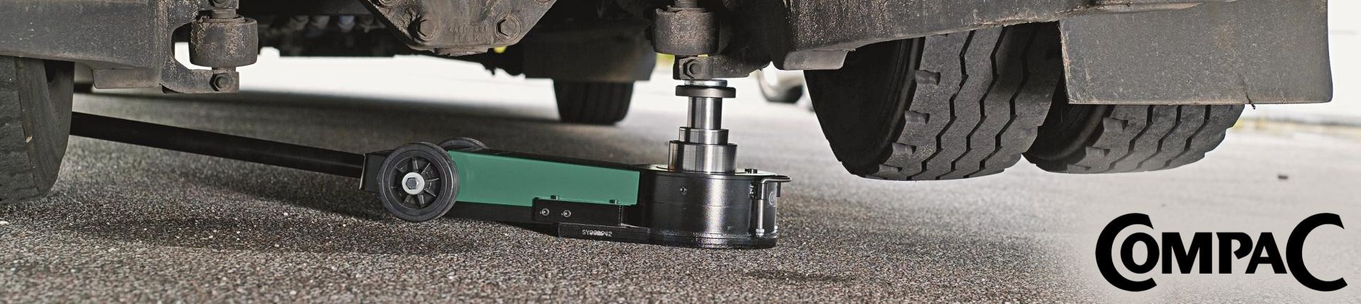 Bild Compac Wagenheber in Aktion