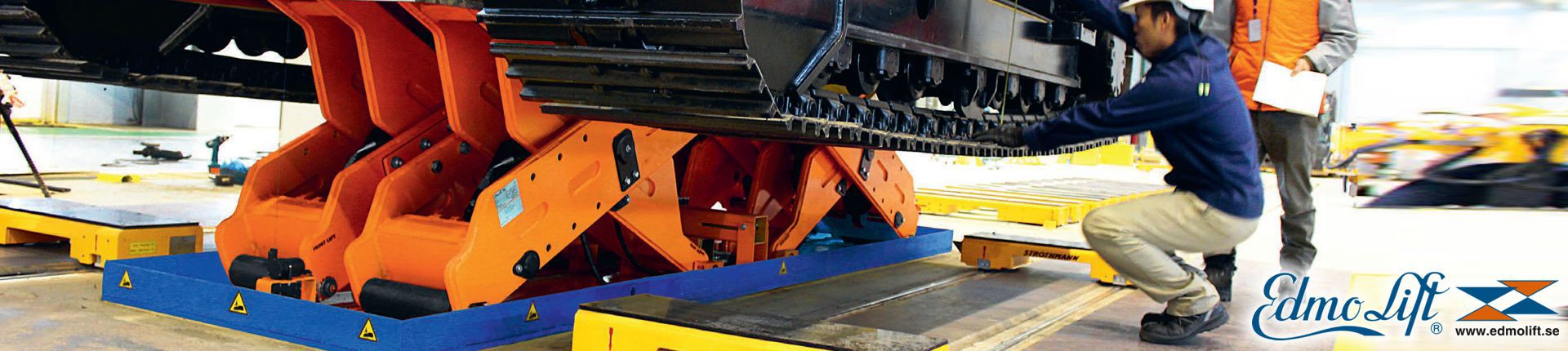 Bild Edmolift Hubtisch im Einsatz beim Anheben einer Planierraupe