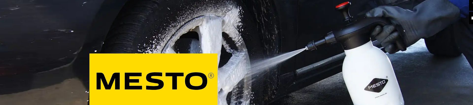 Bild Mesto Drucksprühgerät im Einsatz beim Einschäumen eines Autoreifens