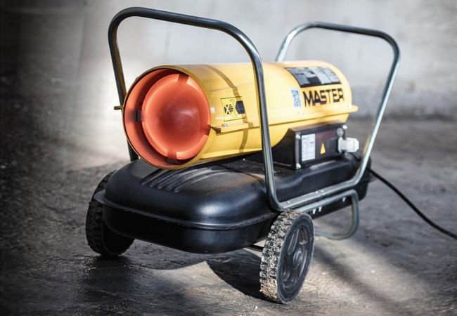 Heizgeräte der Marke Master Climate Solution in Nahaufnahme von vorne aufgenommen