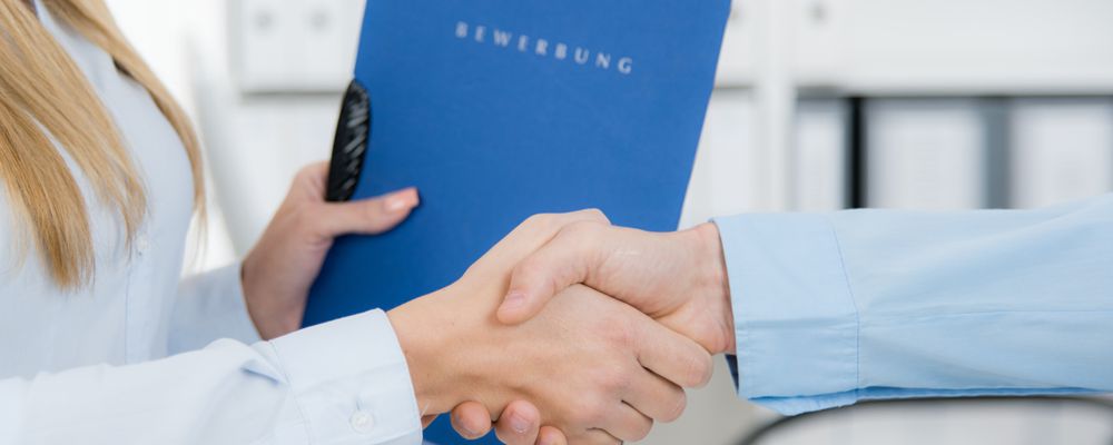 Produktbild Händeschütteln nach einem erfolgreichen Bewerbungsgespräch