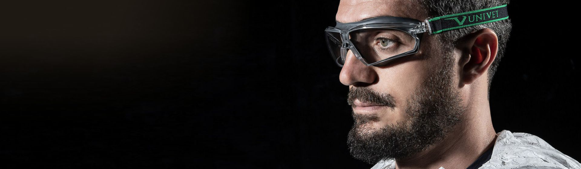 Mann mit einer Schutzbrille von Univet bild