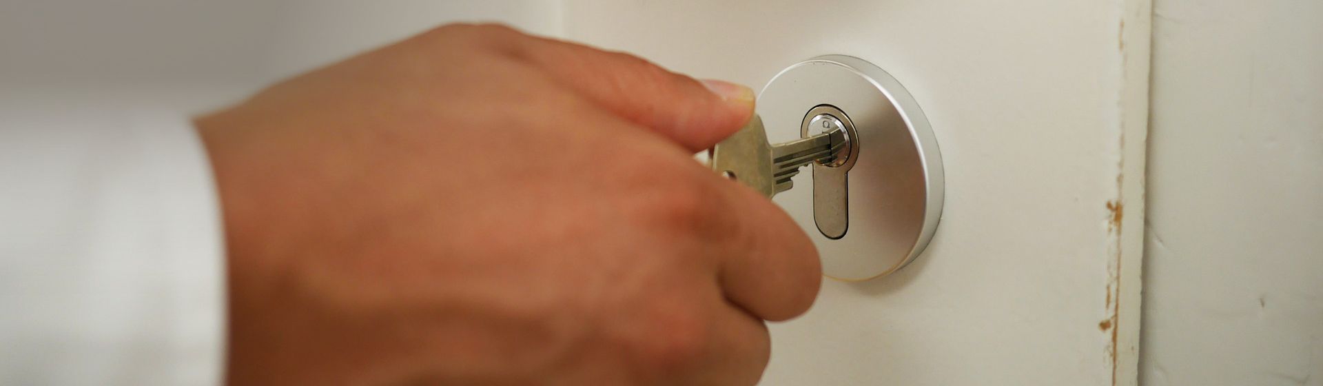 kategorie befestigungstechnik schliesstechnik zusatzschloesser banner bild