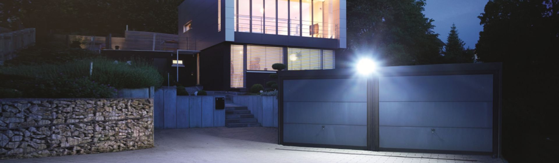 Steinel  LED Strahler XLED home 2 XL SL LED im Einsatz bild