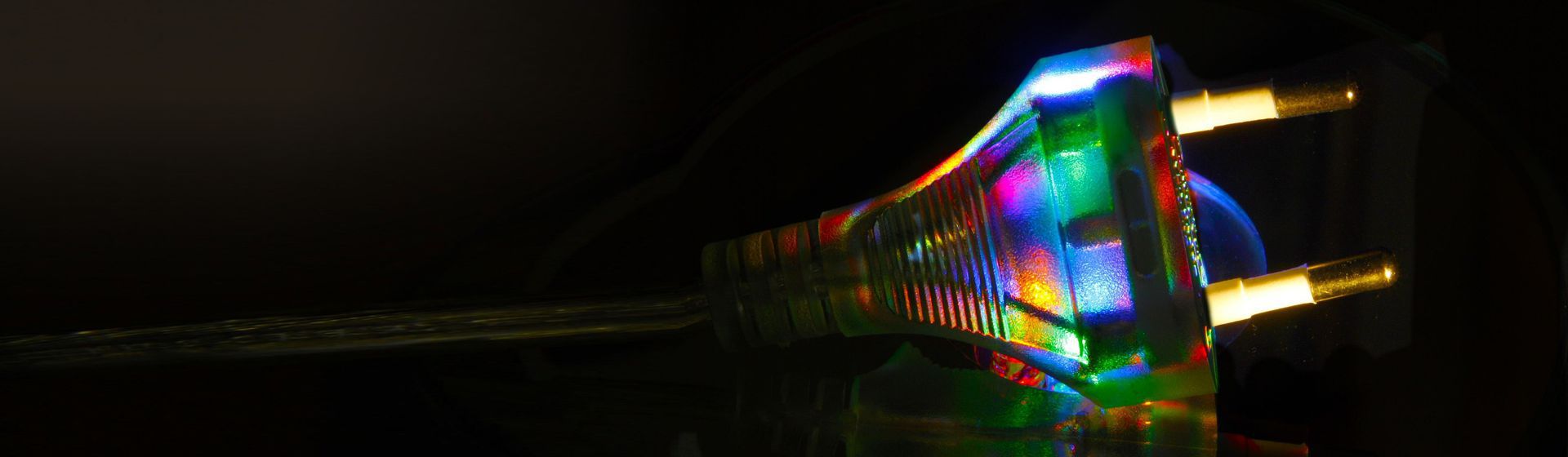 Bunt angeleuchteter Netzstecker bild