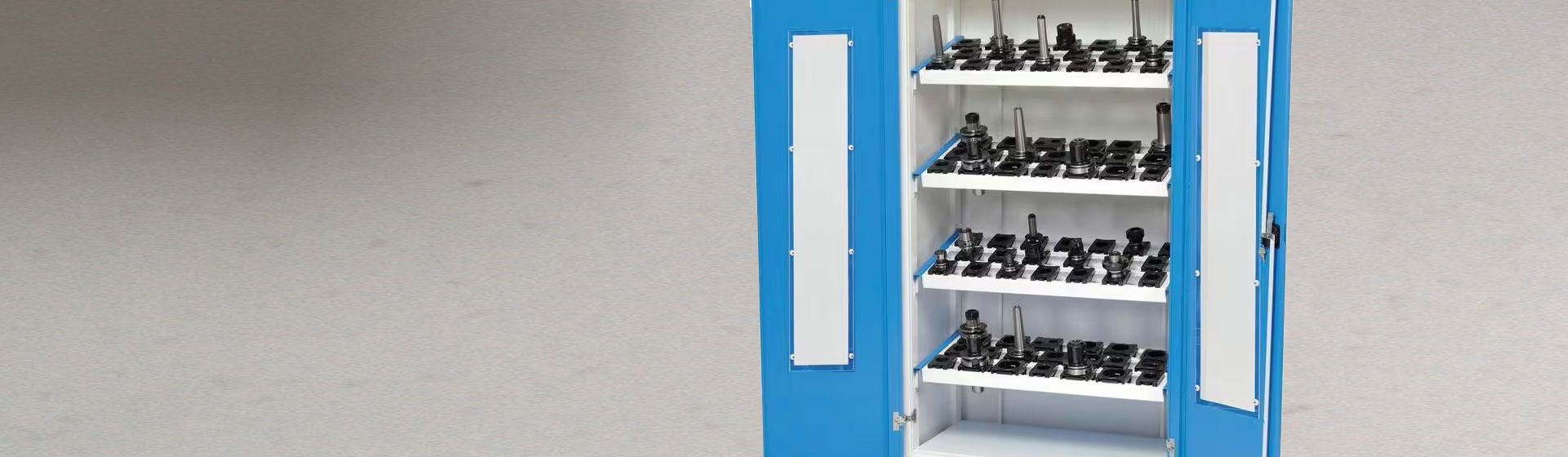 Blick in einen geöffneten CNC Lagerschrank von Bedrunka+Hirth bild