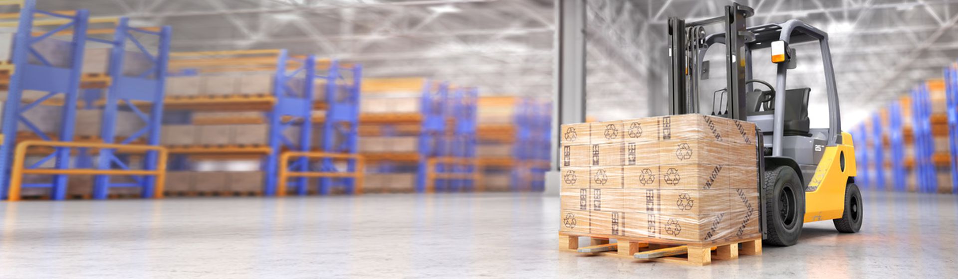 Gabelstapler mit Palette in einem Lager bild