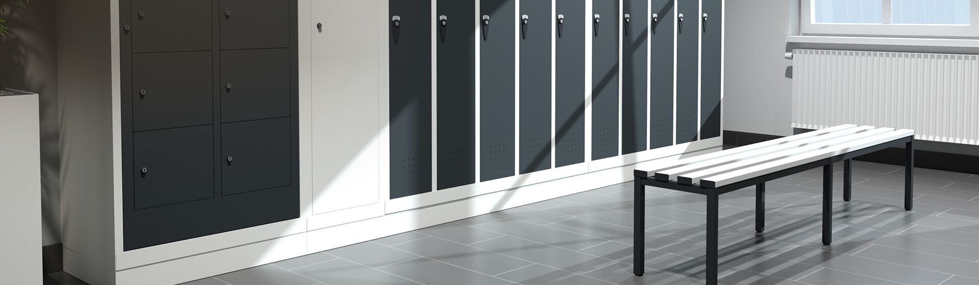 C + P Umkleidebank aus Holz in einer Umkleidekabine bild