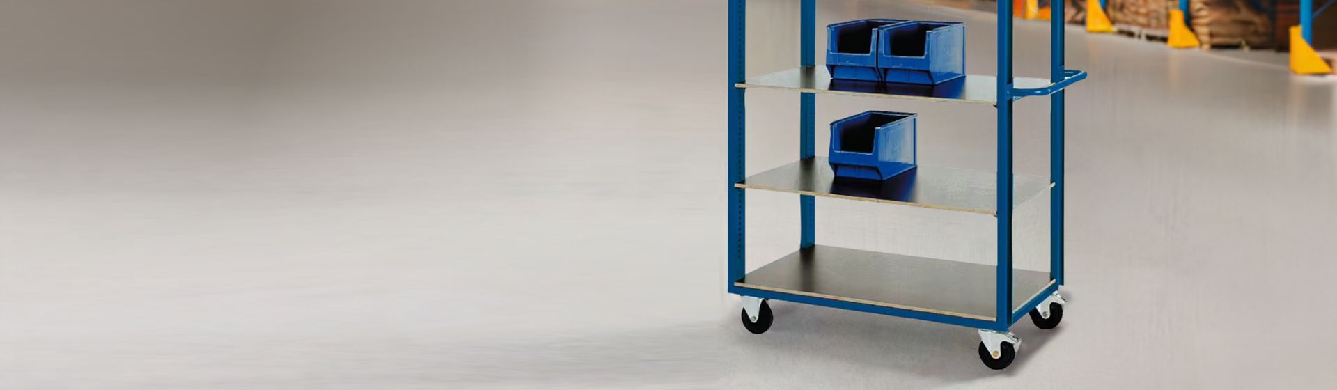 Regalwagen von KLW Lutz in einem Lager stehend bild