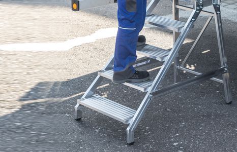 Produktbild kategorie betriebsausstattung steigtechnik tritte podeste teaser