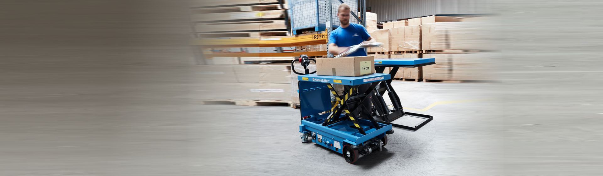 Hanselifter Hubtisch im Einsatz in einem Lager bild