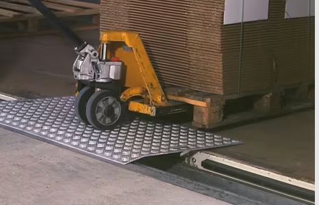 Produktbild kategorie betriebsausstattung transport ueberfahrbruecken teaser