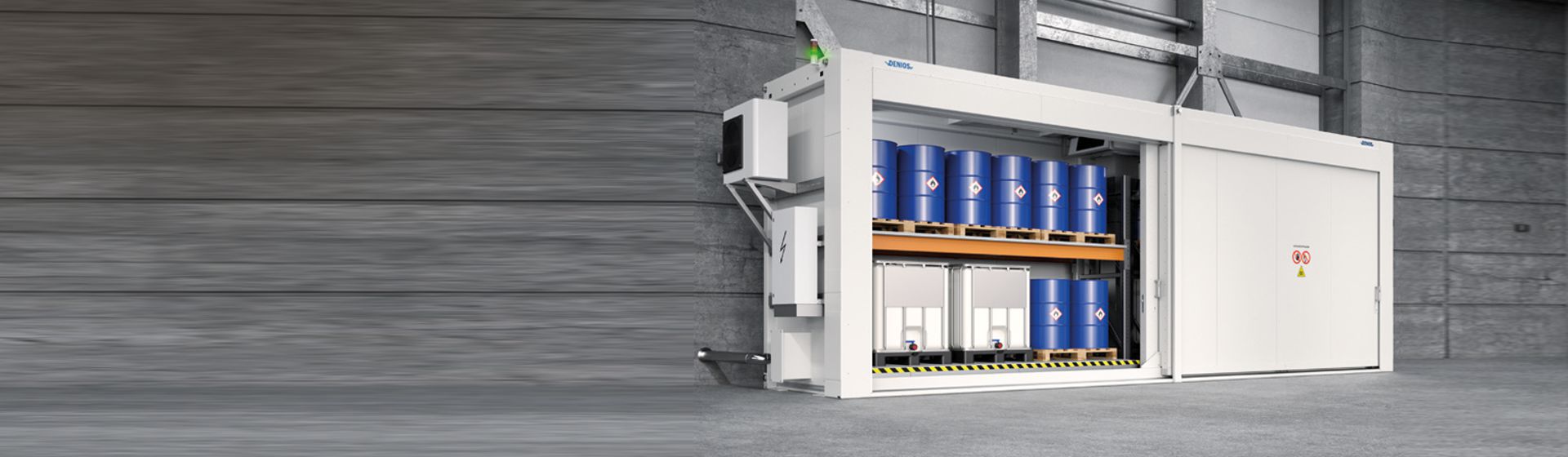 Gefahrstoffregal von Asecos gefüllt mit blauen Fässern bild