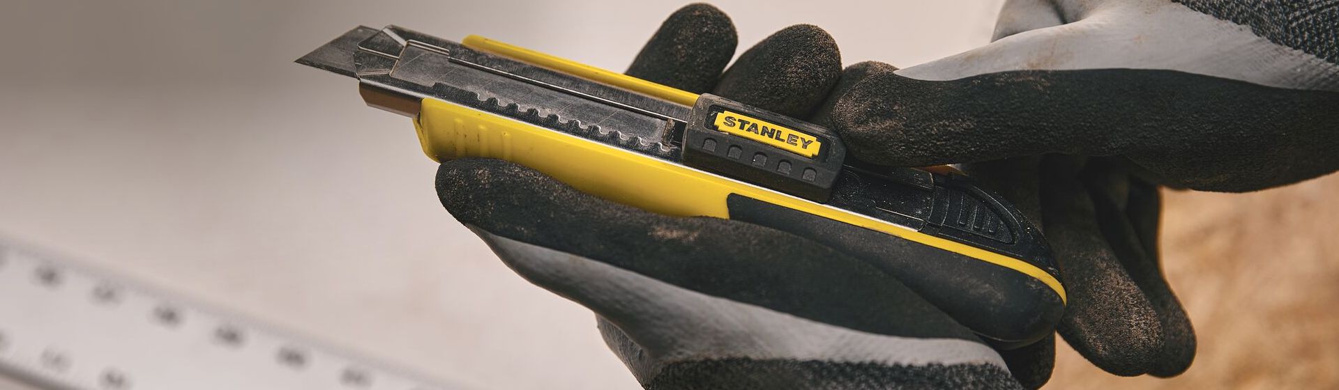 Schwarz-gelbes Cuttermesser von Stanley bild