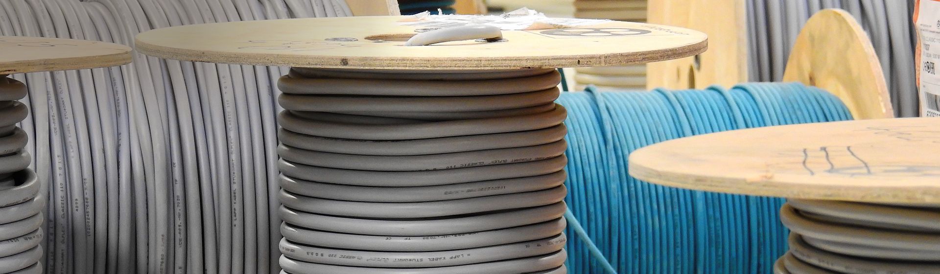 Mehrere Kabelrollen in Nahaufnahme bild