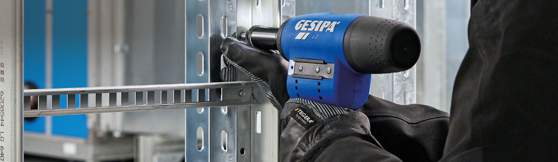 Gesipa Blindnietgerät in Aktion bild