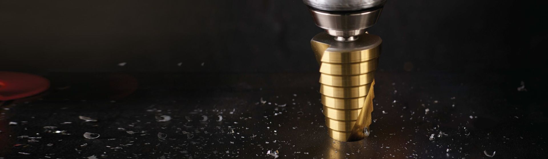 Dewalt Stufenbohrer im Einsatz bild