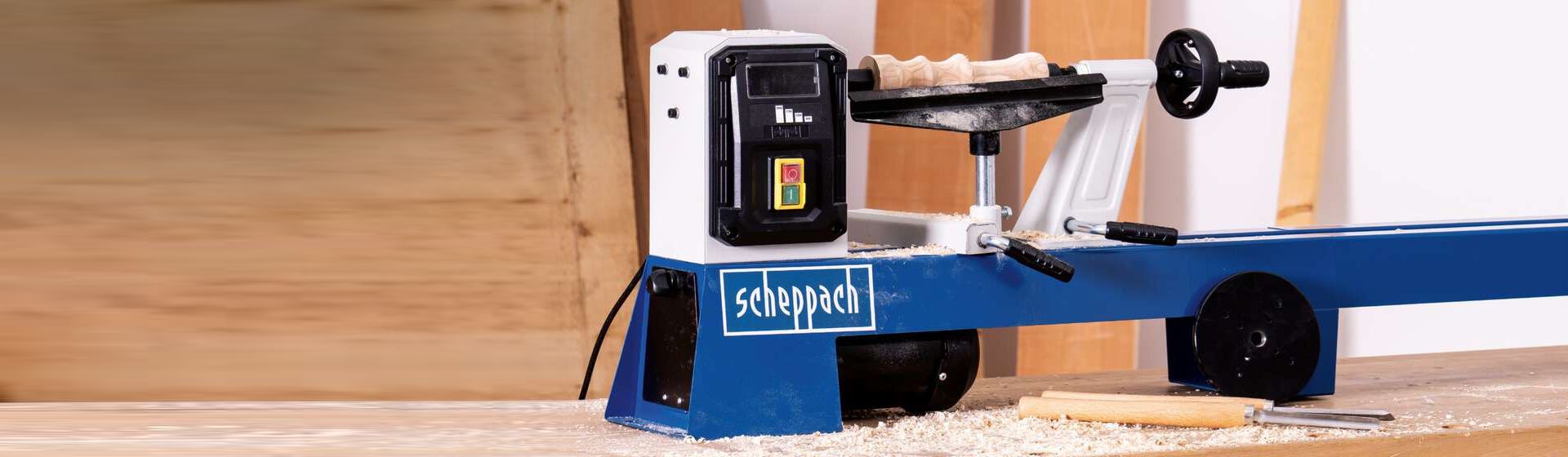 Drechselmaschine DM1100T Scheppach auf einer Holzwerkbank stehend bild