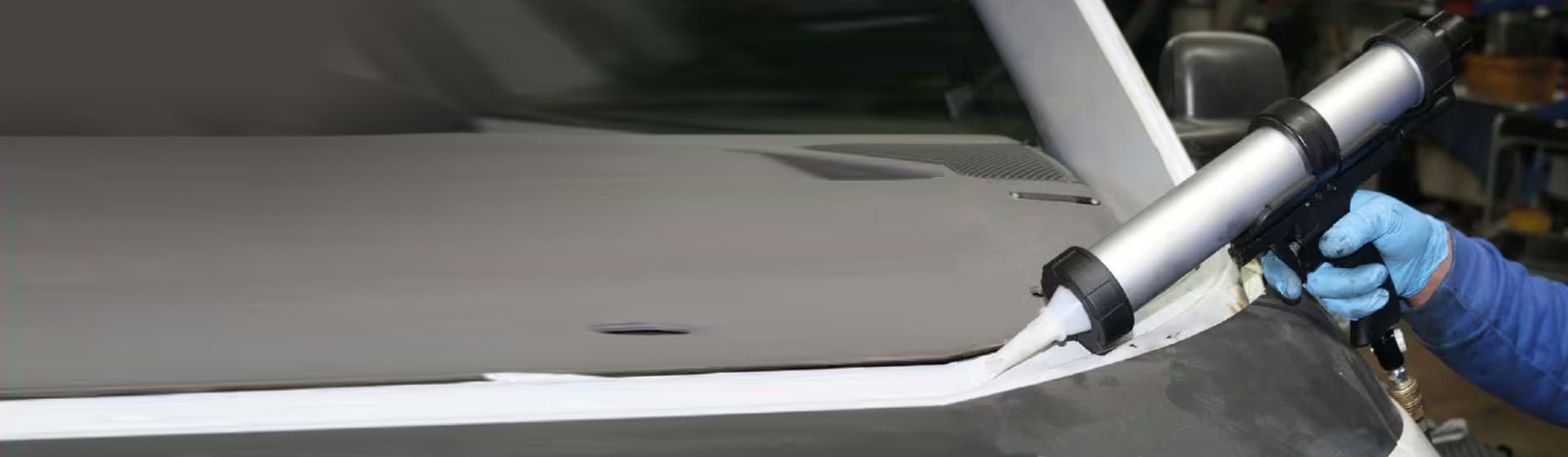 KS Tools Druckluft Kartuschenpistole 310 ml im Einsatz bild