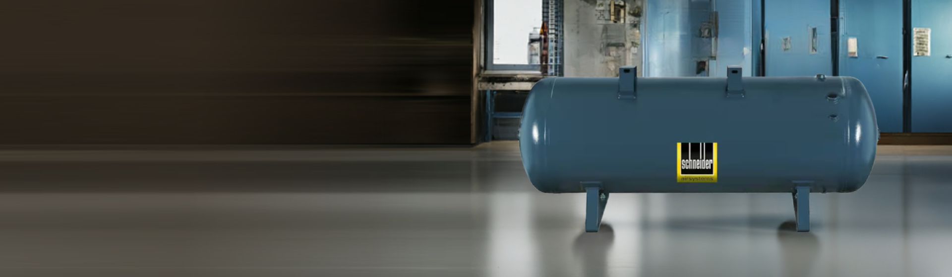 Schneider Druckluftbehälter in einer Werkstatt stehend bild