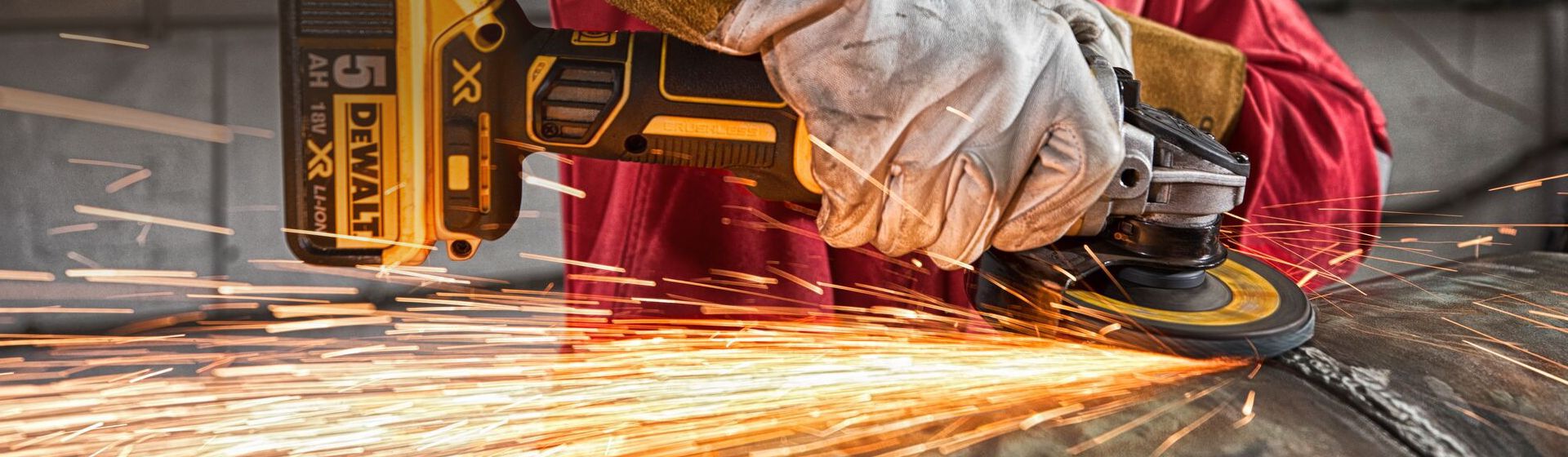 Dewalt Schleifscheibe in Aktion bild