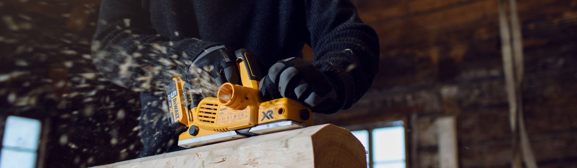 Dewalt Hobelmaschine in Aktion bild