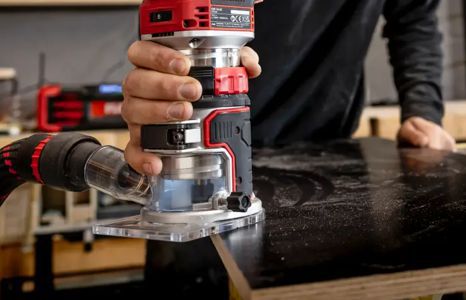 Produktbild kategorie elektrowerkzeuge maschinen fraeser hobelmaschinen einhandfraesen teaser