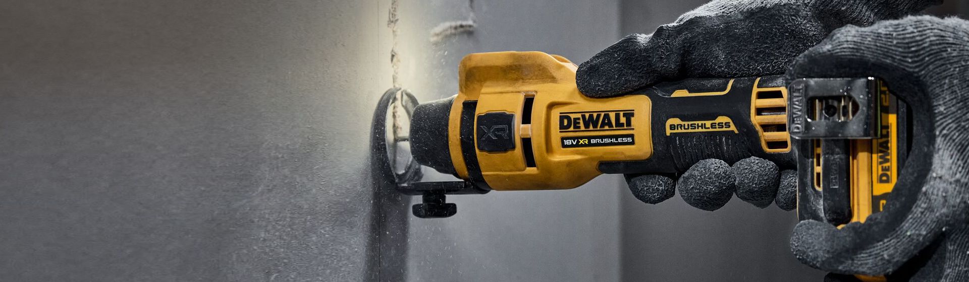 Dewalt Multifunktionswerkzeug in Aktion bild