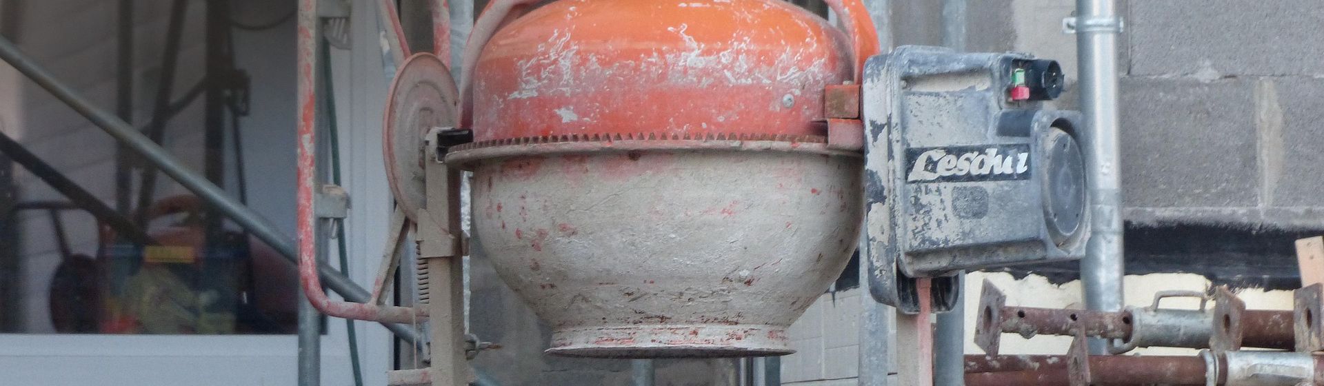 Atika Betonmischer auf einer Baustelle bild