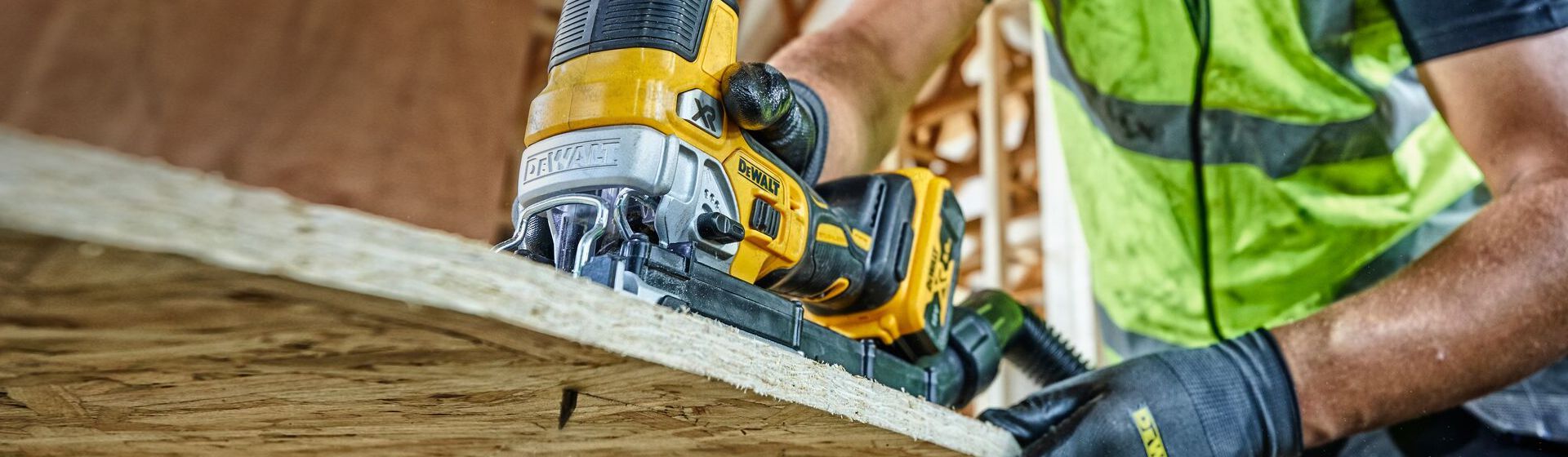 Dewalt Stichsäge in Aktion bild