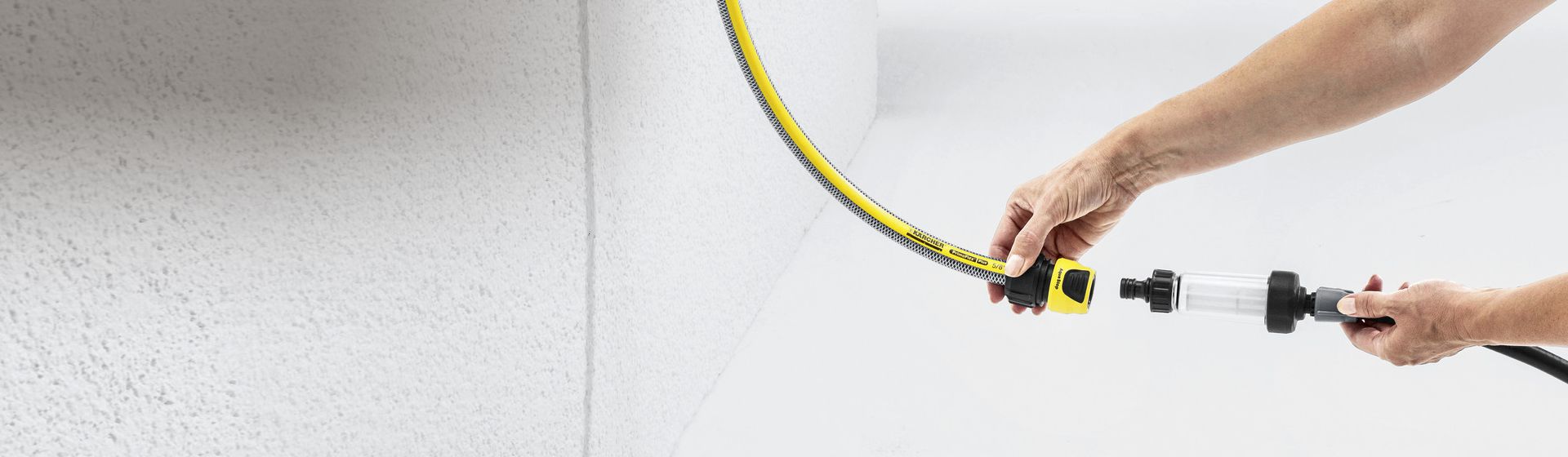 Kärcher Partikelfilter beim Anschluss an Kärcher Gartenschlauch bild