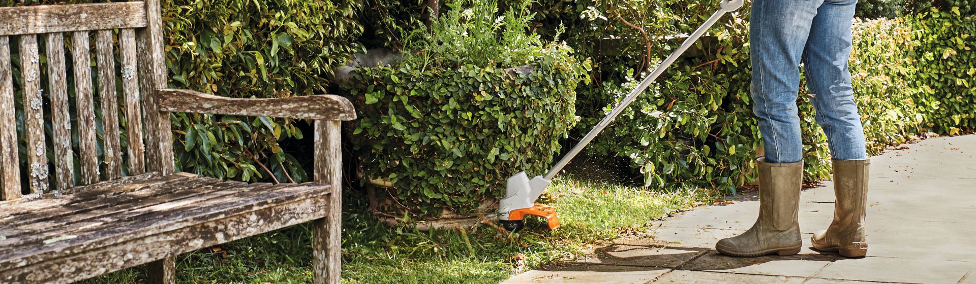 Stihl Akku Rasentrimmer in Aktion bild
