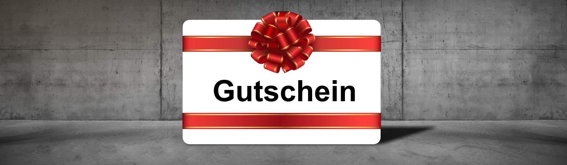Gutscheinkarte vor einer grauen Steinwand stehend bild