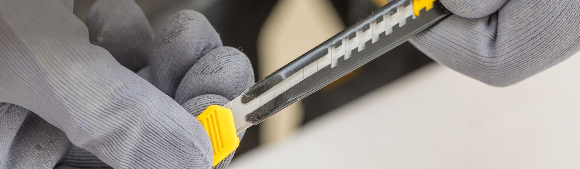 Klingenwechsel bei einem Stanley Cuttermesser bild