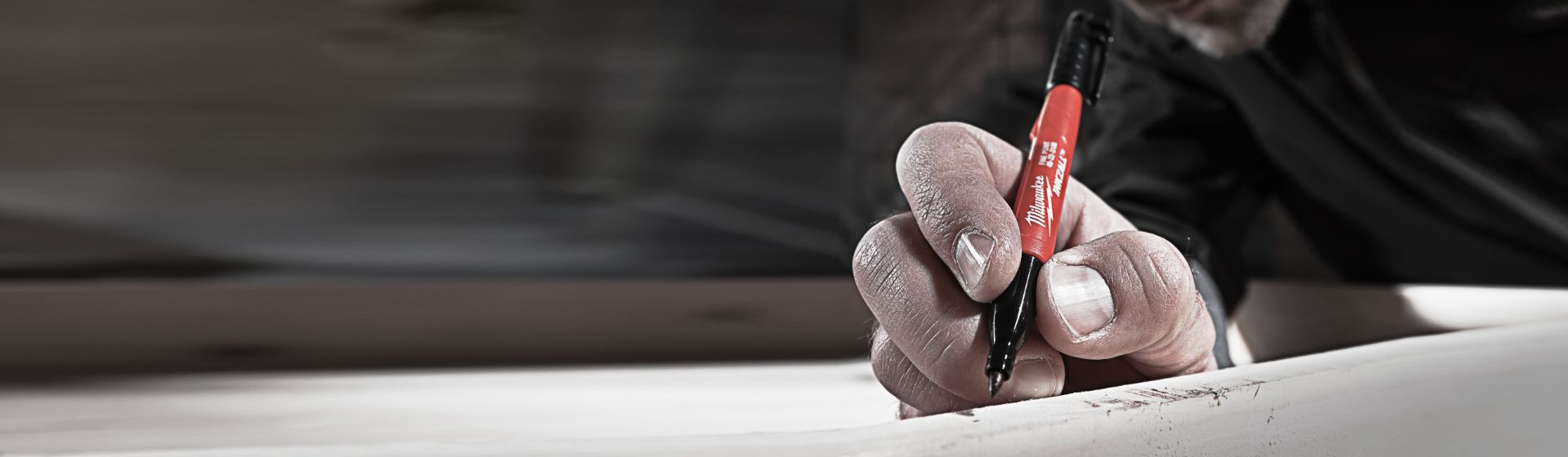 Roter Milwaukee INKZALL Permanentmarker bild