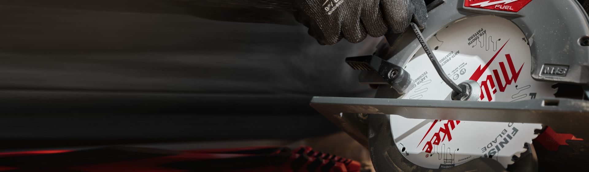 Befestigung eines Sägeblatts mit einem Innensechskantschlüssel von Milwaukee bild