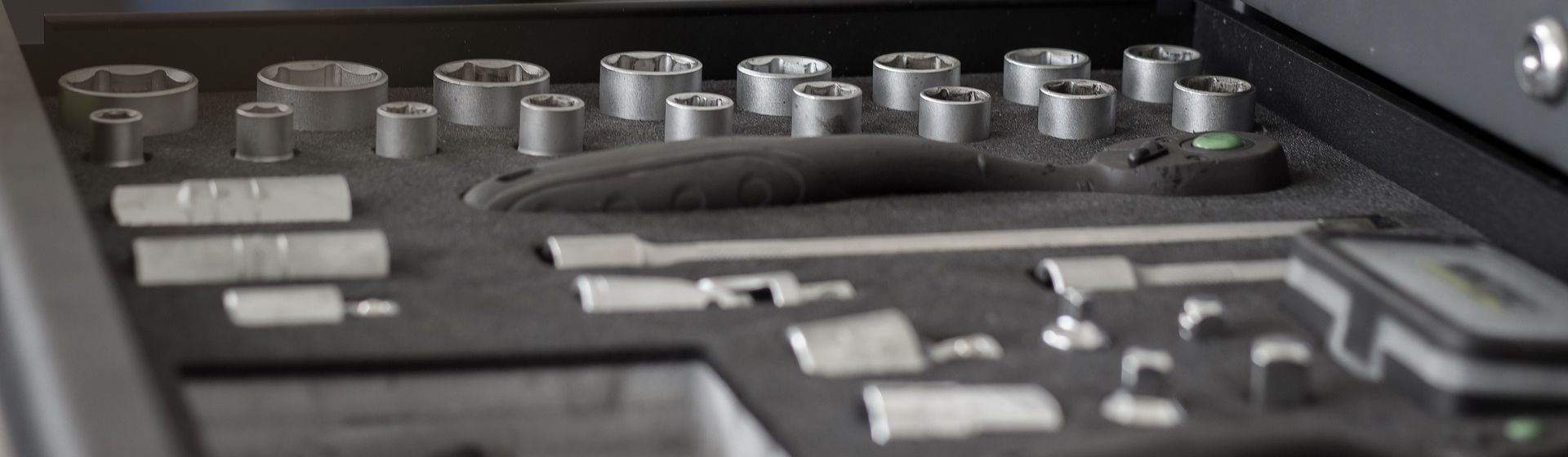 Steckschlüssel Einsätze in einem passenden Koffer bild