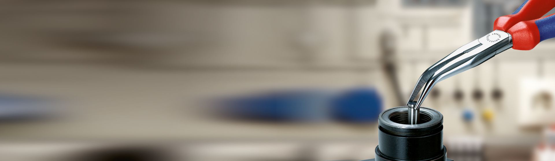 Knipex Storchschnabelzange in Nahaufnahme bild