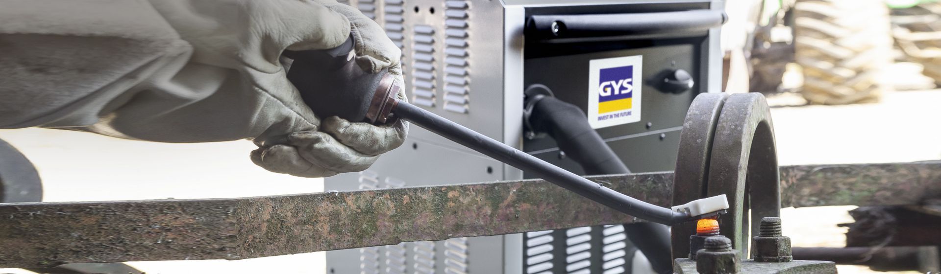 Gys LKW Werkzeug für das Fahrwerk in Aktion bild